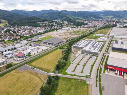 Blick &uuml;ber den Kinzigpark I und das Hukla-Areal, Foto: Stadt Gengenbach